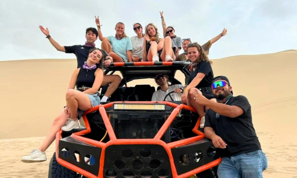 Sandboarding and dune buggy toue in Huacachina | Wayki Bus