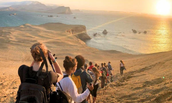 Tour Golden Sahdow trek | Paracas national Reserve | Wayki Bus