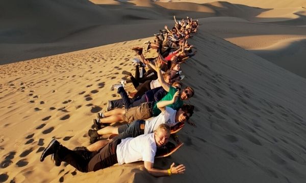 Sandboarding in Huacachina - Group Tours in Huacachina - Wayki Bus -