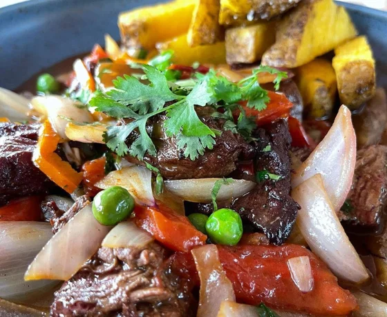 Wayki Bus -Lomo saltado - peruvian food