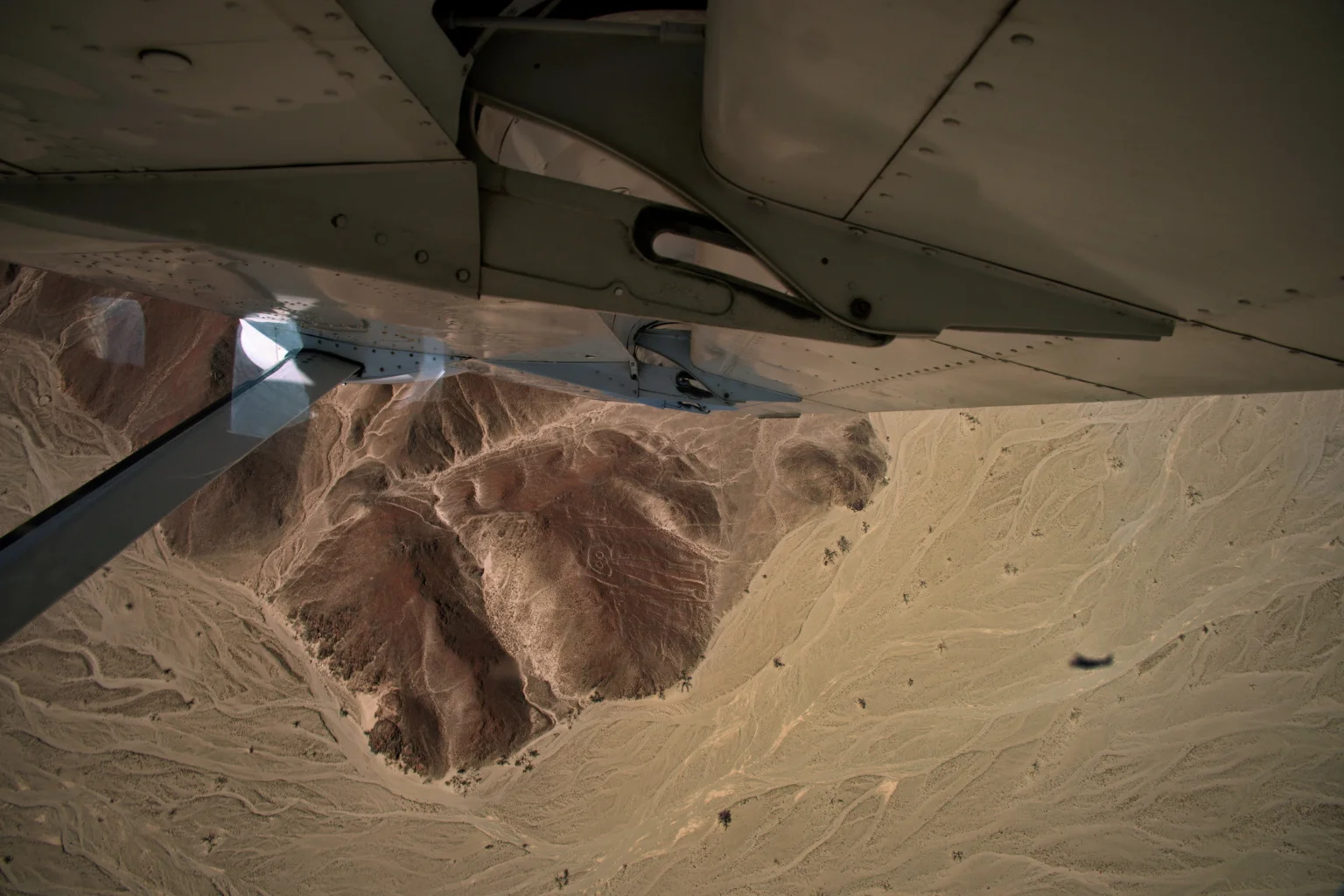 Nazca Lines in Peru - Bus Huacachina to Nazca - Wayki Bus